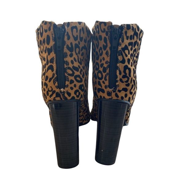 Qupid faux leopard suede ankle booties size 10 - Picture 2 of 6
